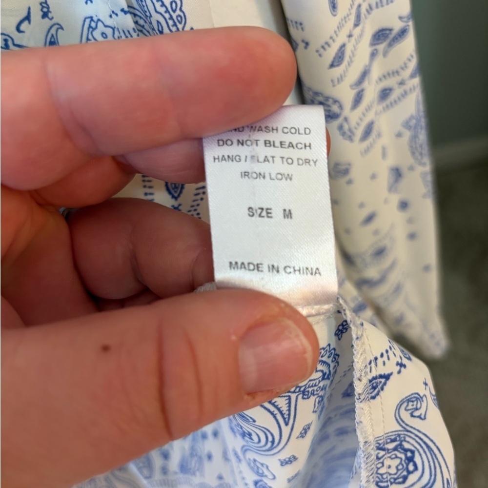 South Moon Under White and Blue Bandana Print Collard Button up size medium - Picture 4 of 7